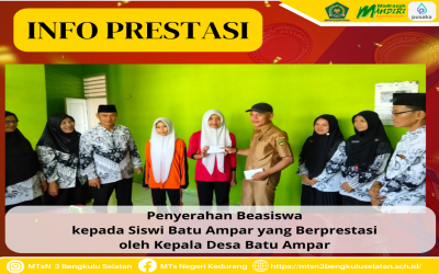 Pemdes Batu Ampar berikan Beasiswa kepada Siswi Batu Ampar yang Berprestasi di MTsN 3 Bengkulu Selatan